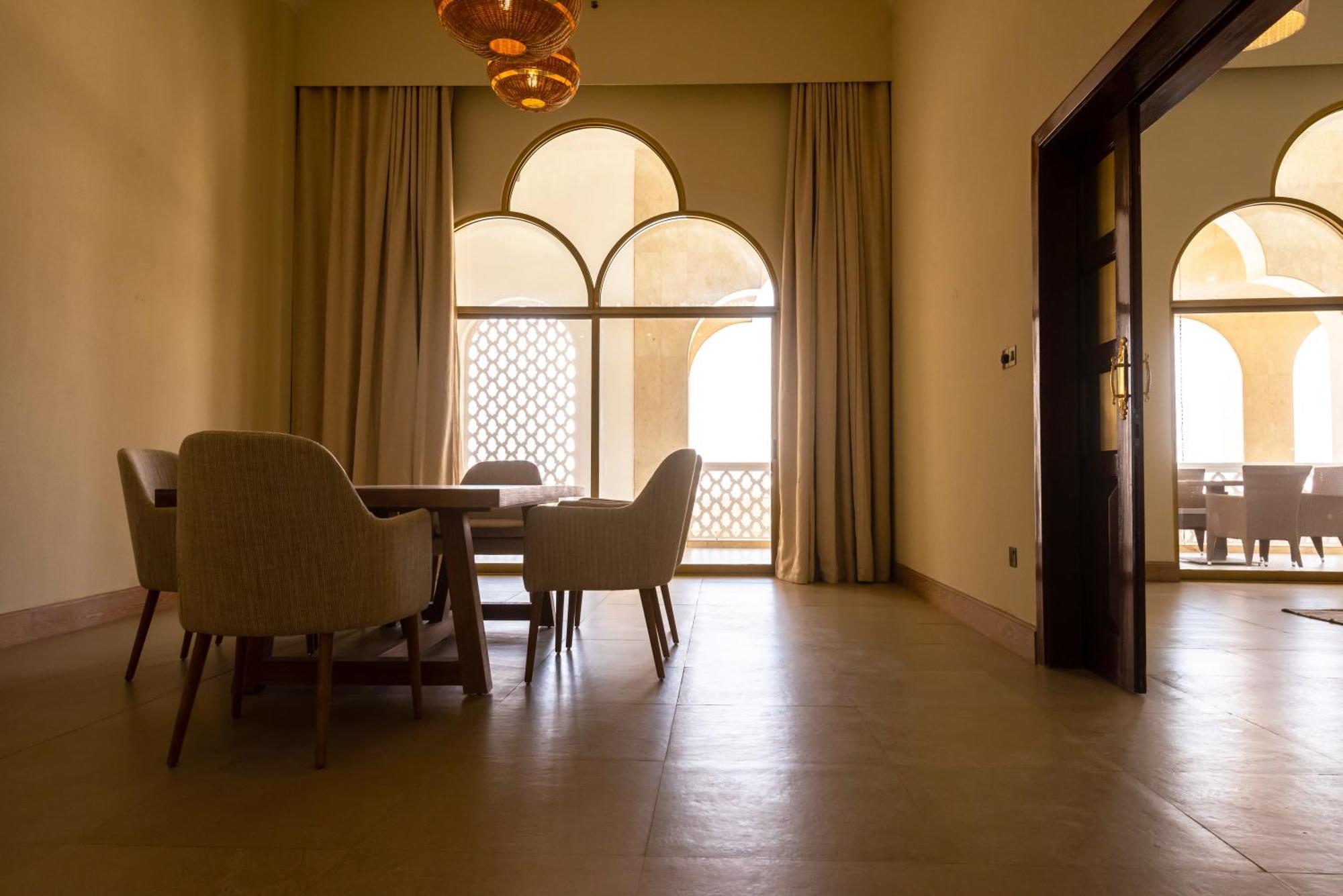 Liwa Hotel Mezairaa Extérieur photo