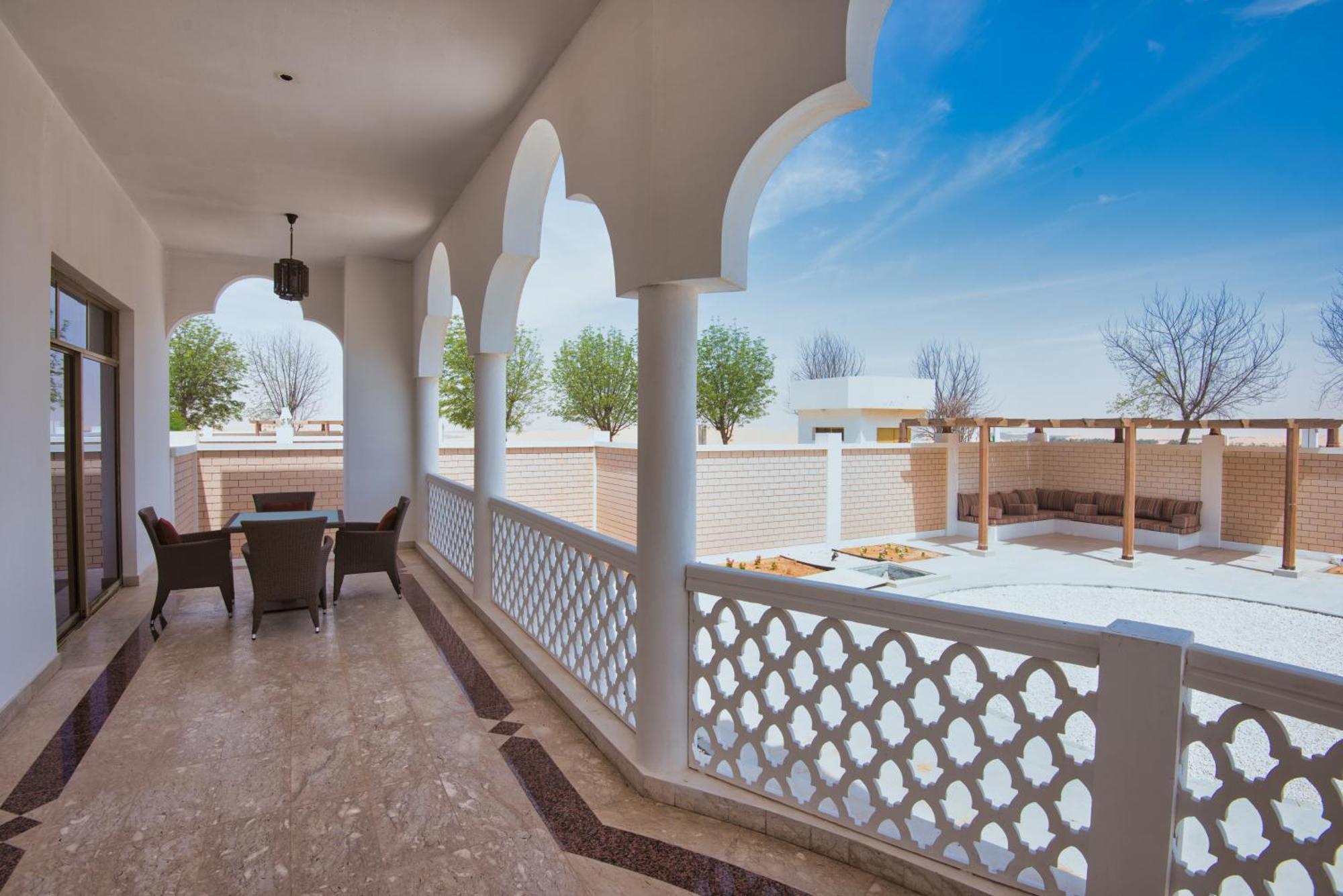 Liwa Hotel Mezairaa Extérieur photo