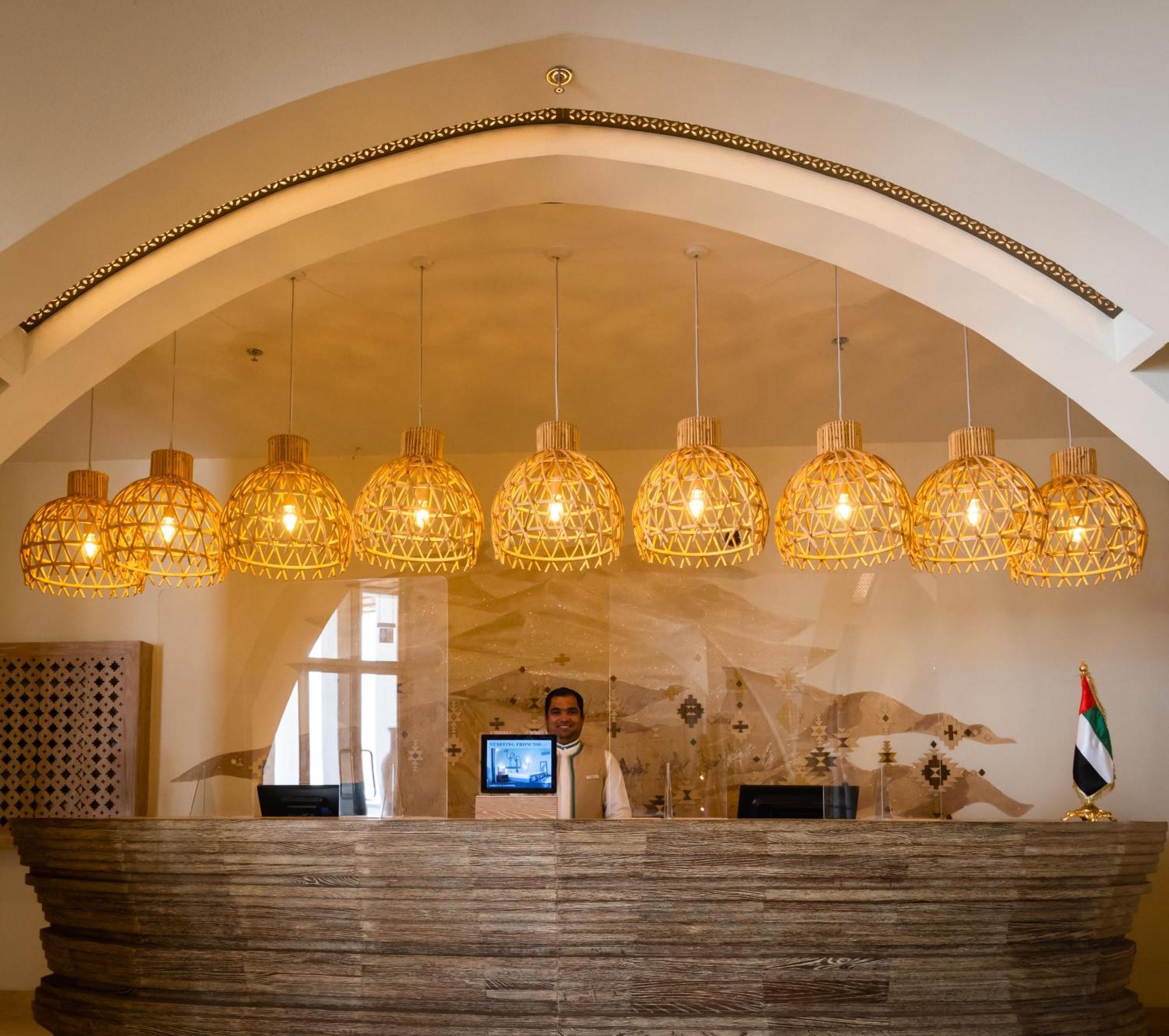 Liwa Hotel Mezairaa Extérieur photo