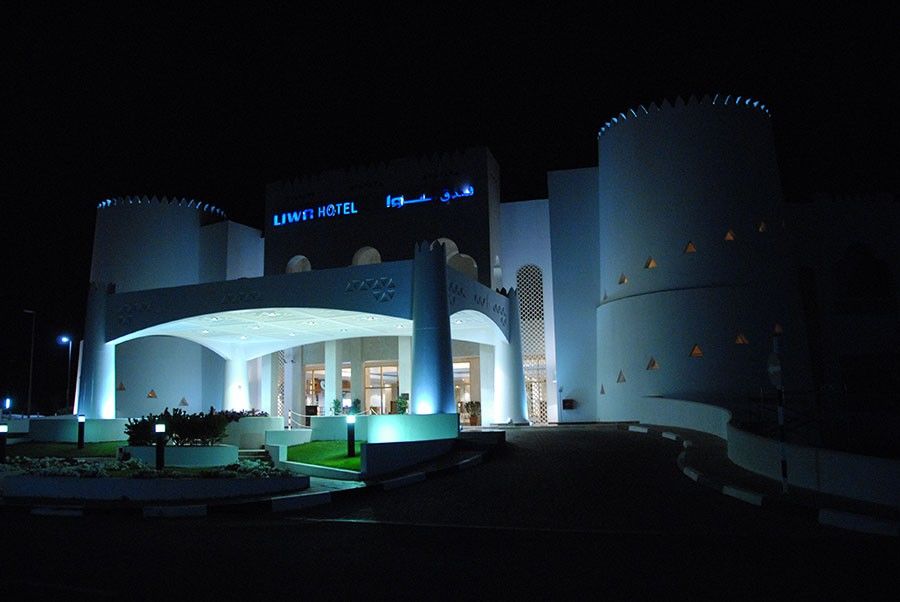 Liwa Hotel Mezairaa Extérieur photo
